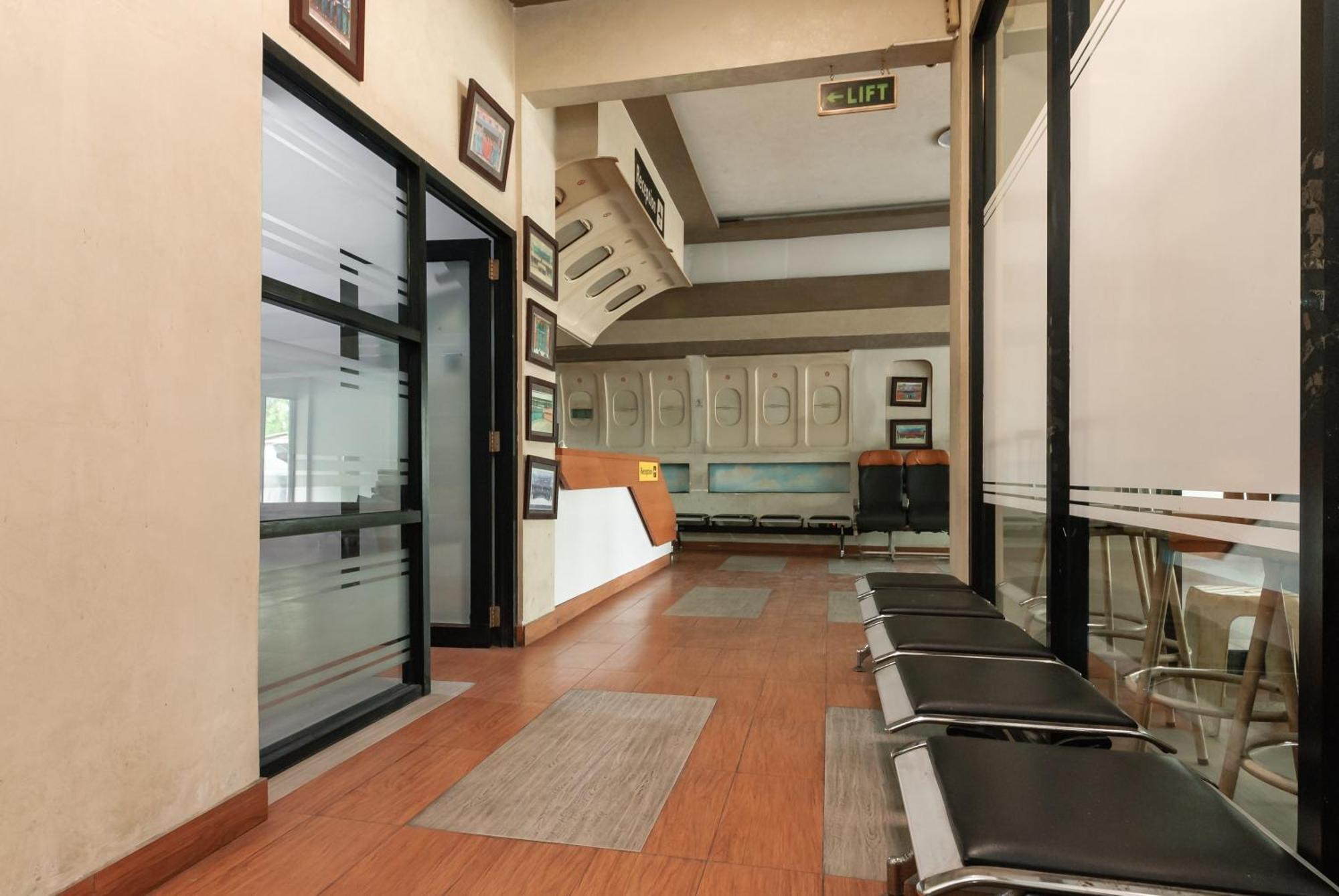 Reddoorz Near Mandaya Royal Hospital Puri 호텔 탕그랑 외부 사진