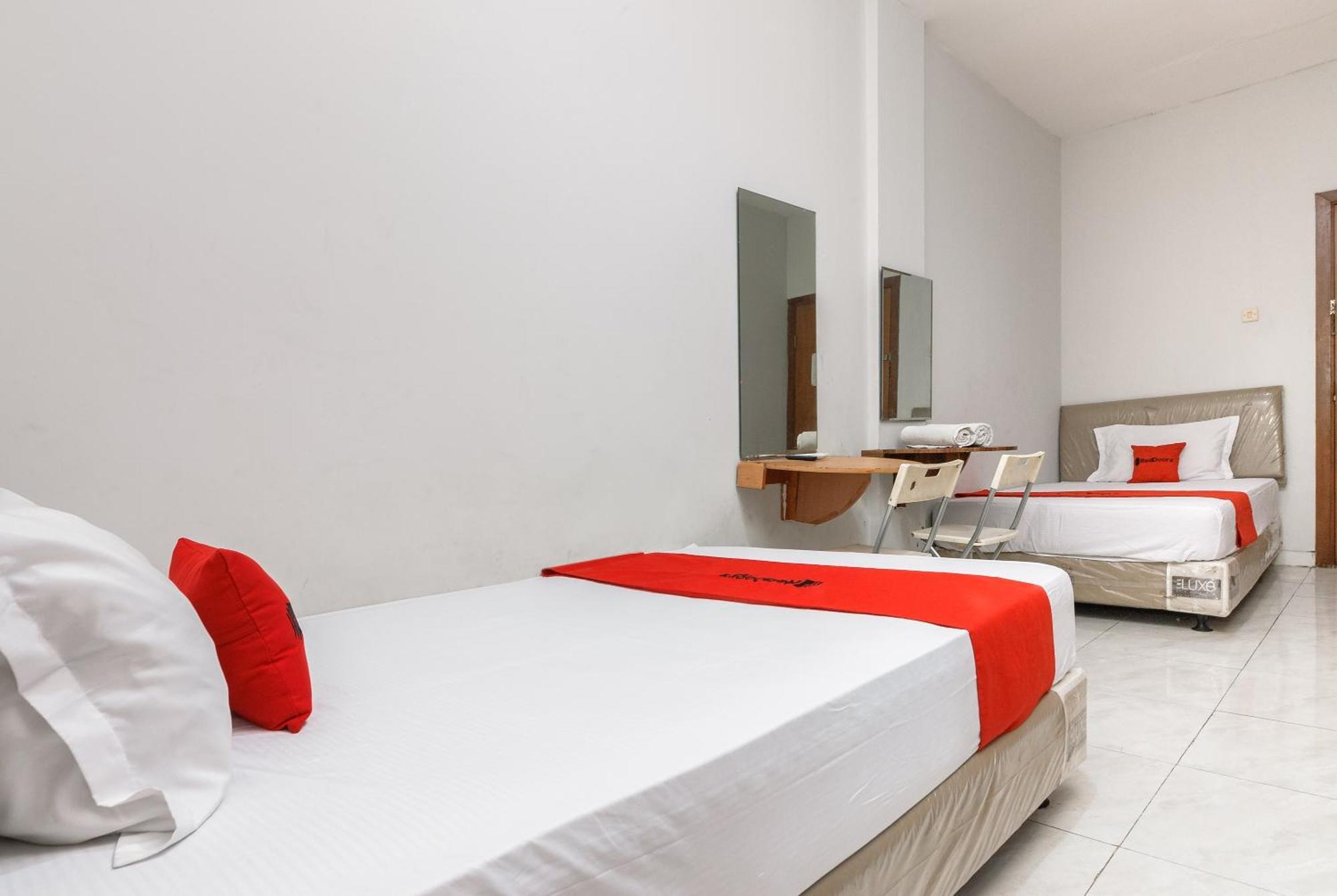 Reddoorz Near Mandaya Royal Hospital Puri 호텔 탕그랑 외부 사진
