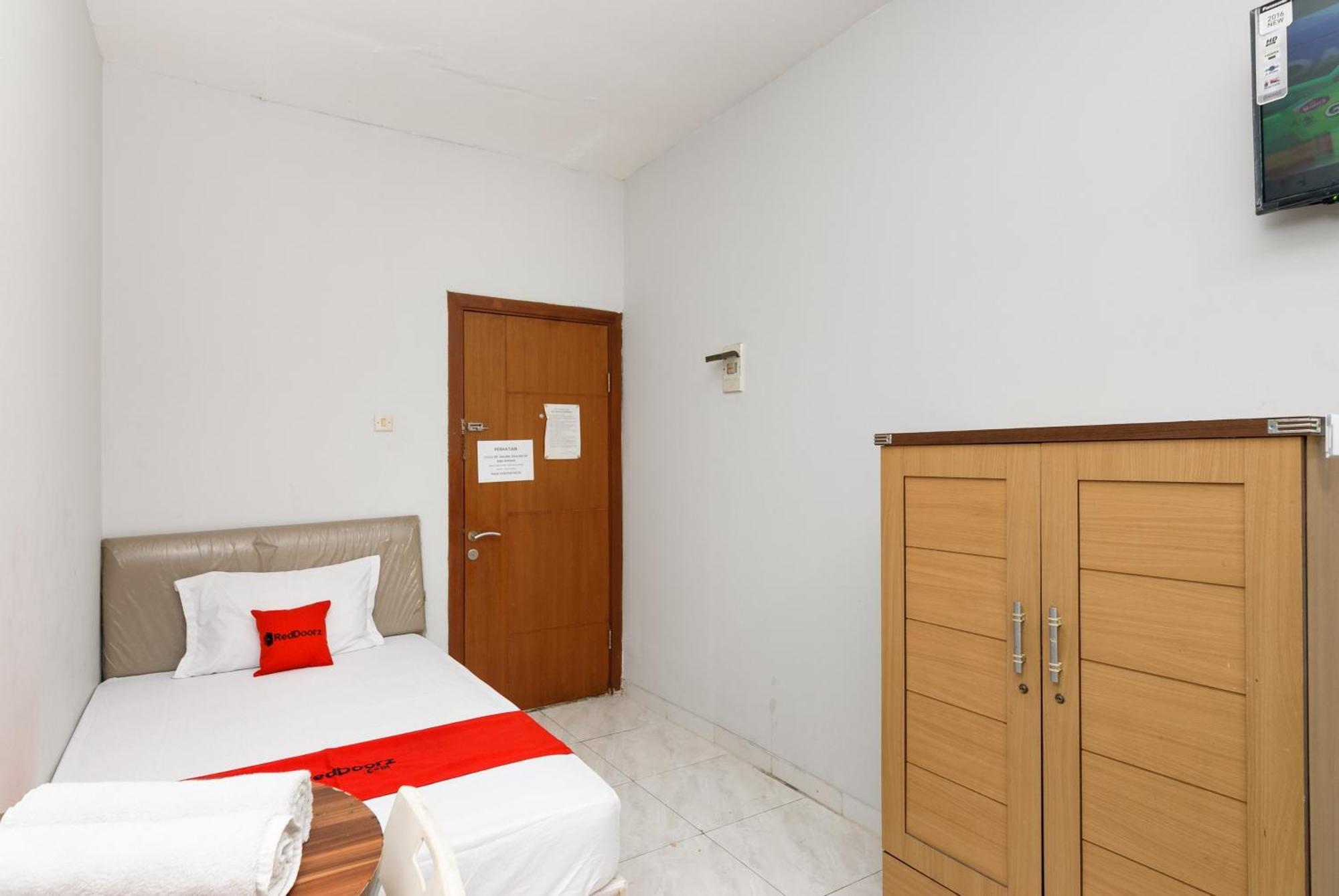 Reddoorz Near Mandaya Royal Hospital Puri 호텔 탕그랑 외부 사진