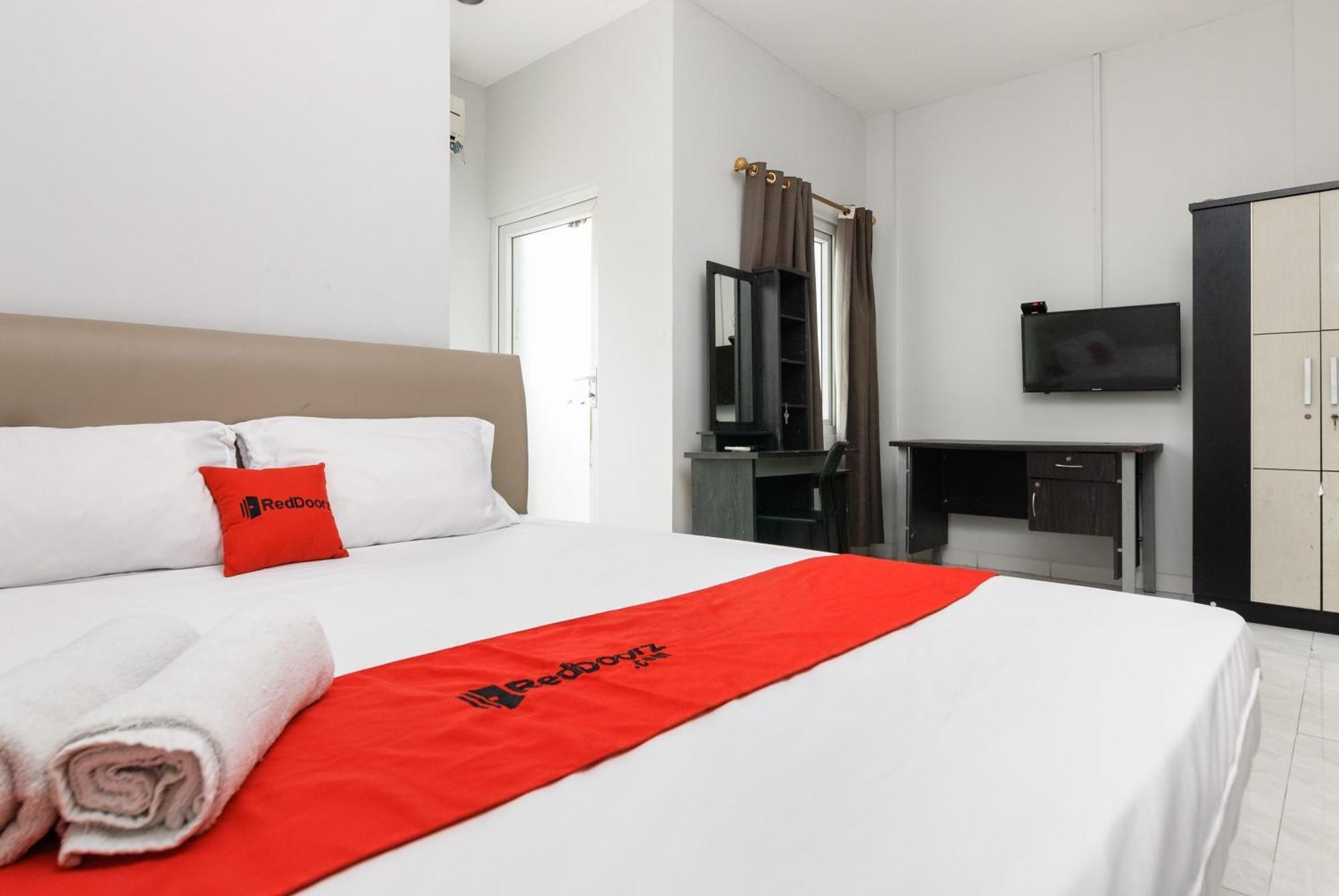 Reddoorz Near Mandaya Royal Hospital Puri 호텔 탕그랑 외부 사진
