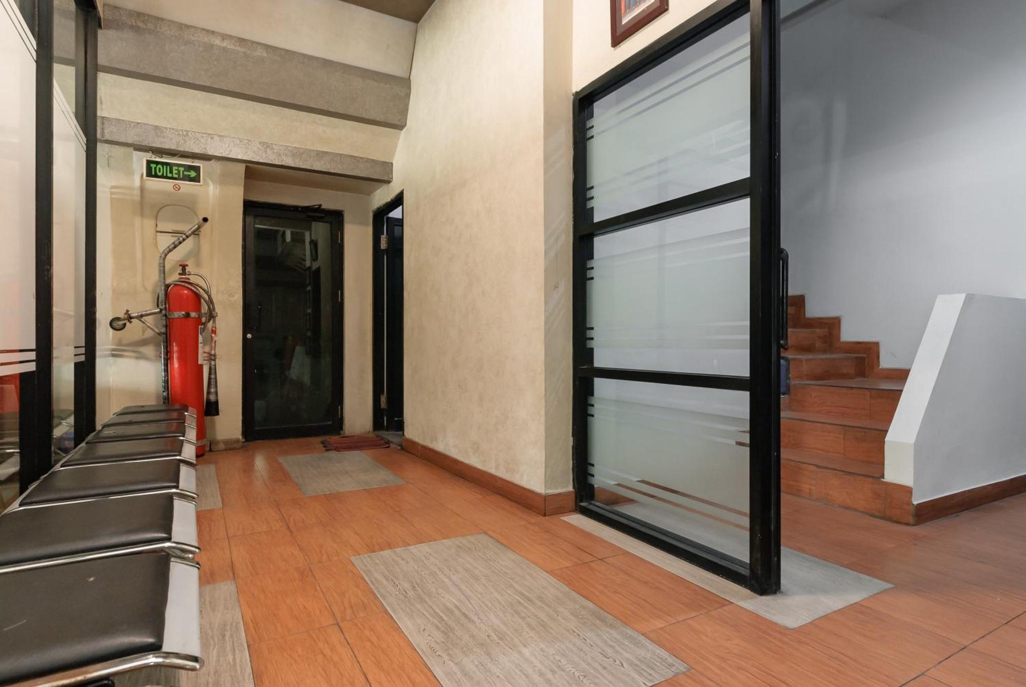 Reddoorz Near Mandaya Royal Hospital Puri 호텔 탕그랑 외부 사진