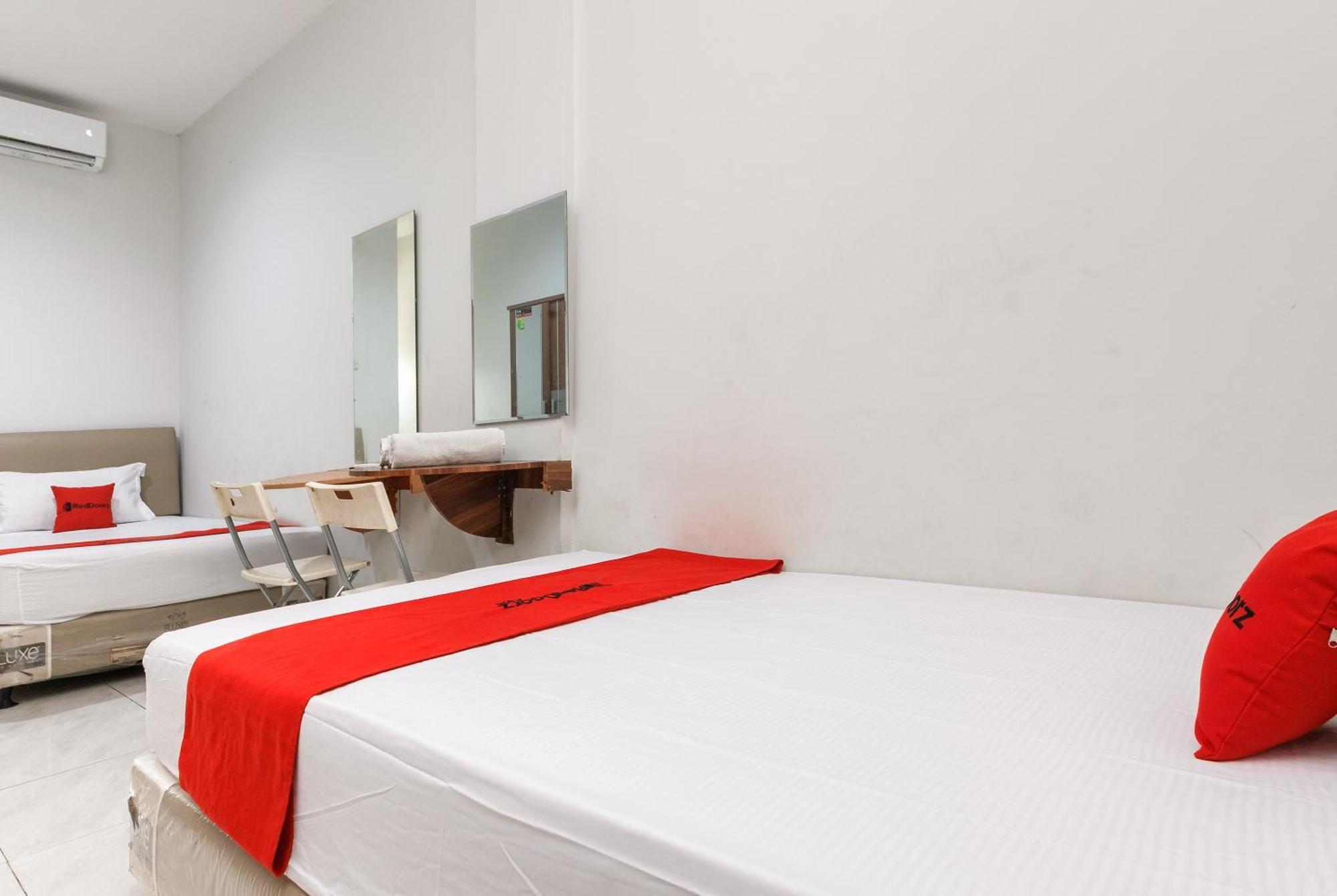 Reddoorz Near Mandaya Royal Hospital Puri 호텔 탕그랑 외부 사진
