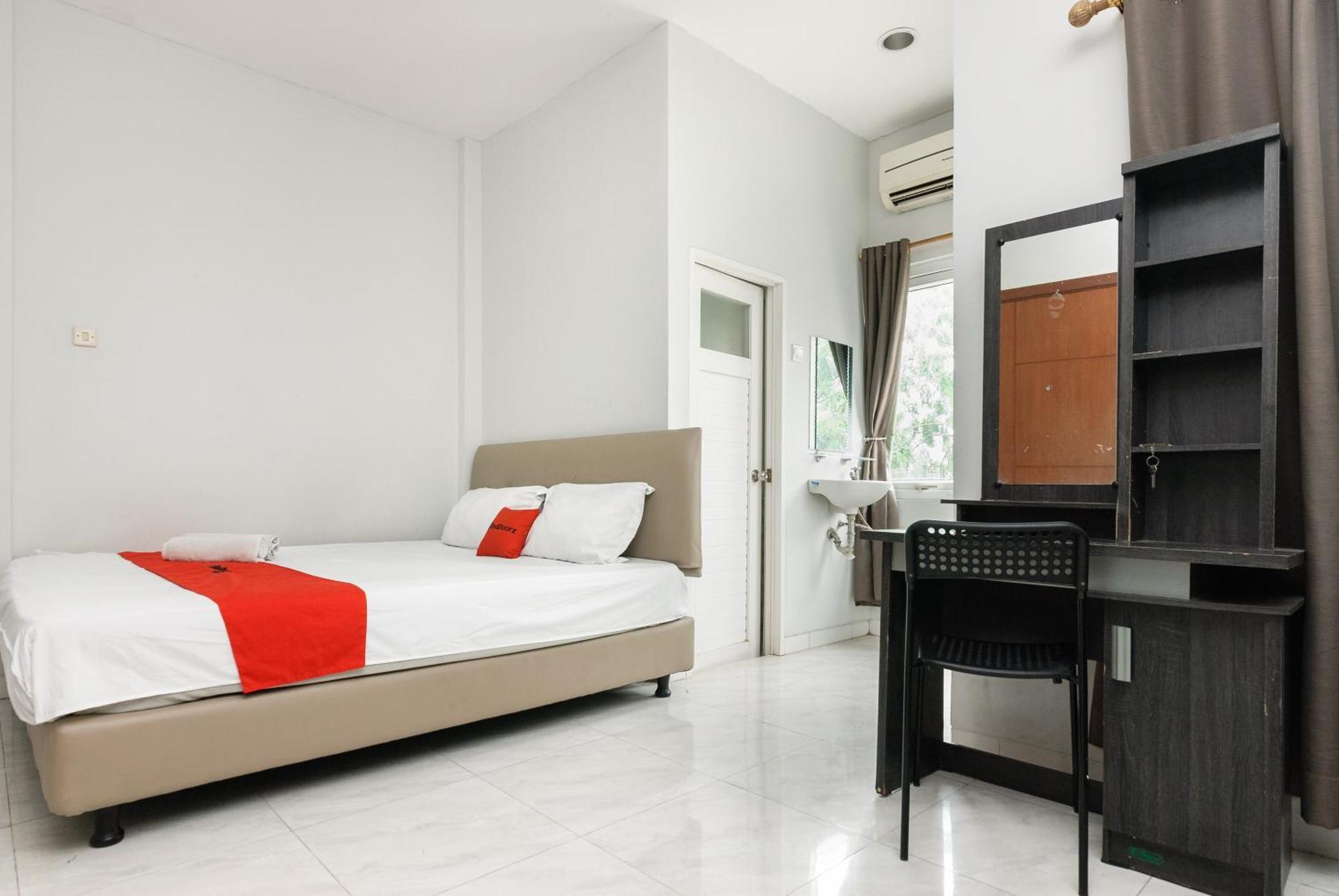Reddoorz Near Mandaya Royal Hospital Puri 호텔 탕그랑 외부 사진