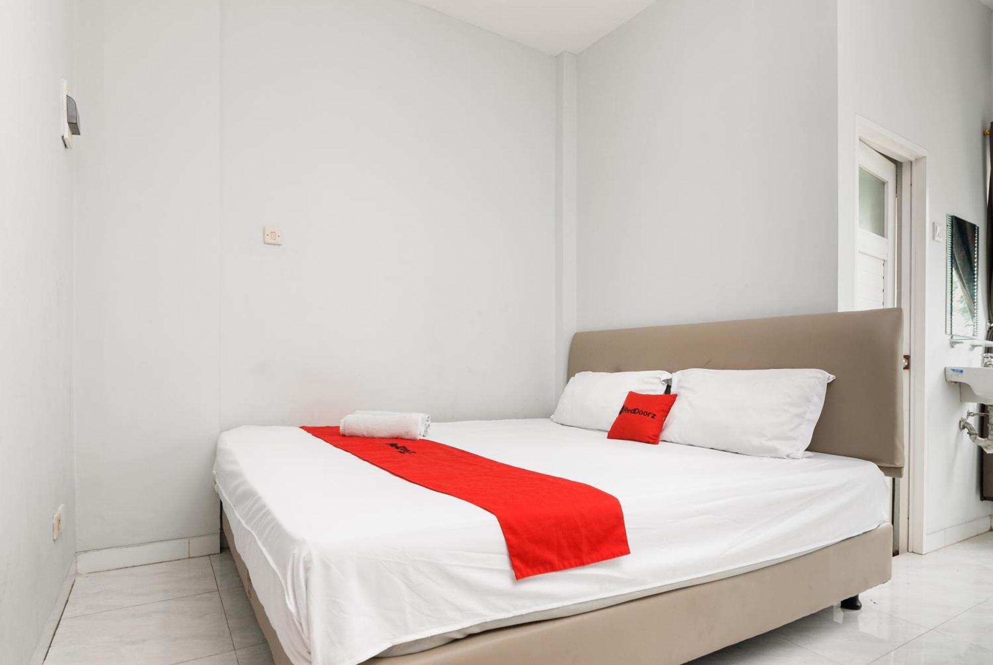 Reddoorz Near Mandaya Royal Hospital Puri 호텔 탕그랑 외부 사진