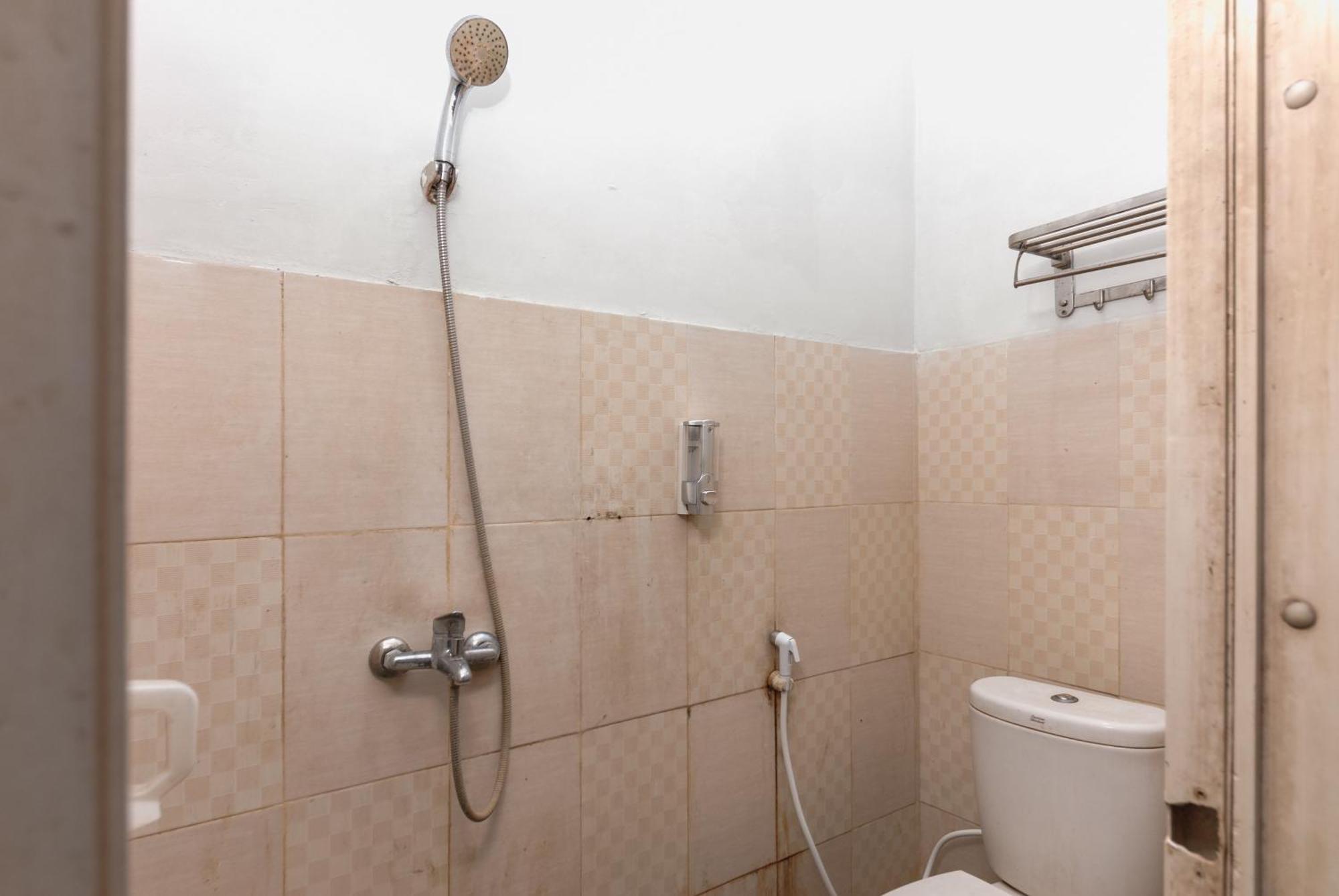 Reddoorz Near Mandaya Royal Hospital Puri 호텔 탕그랑 외부 사진