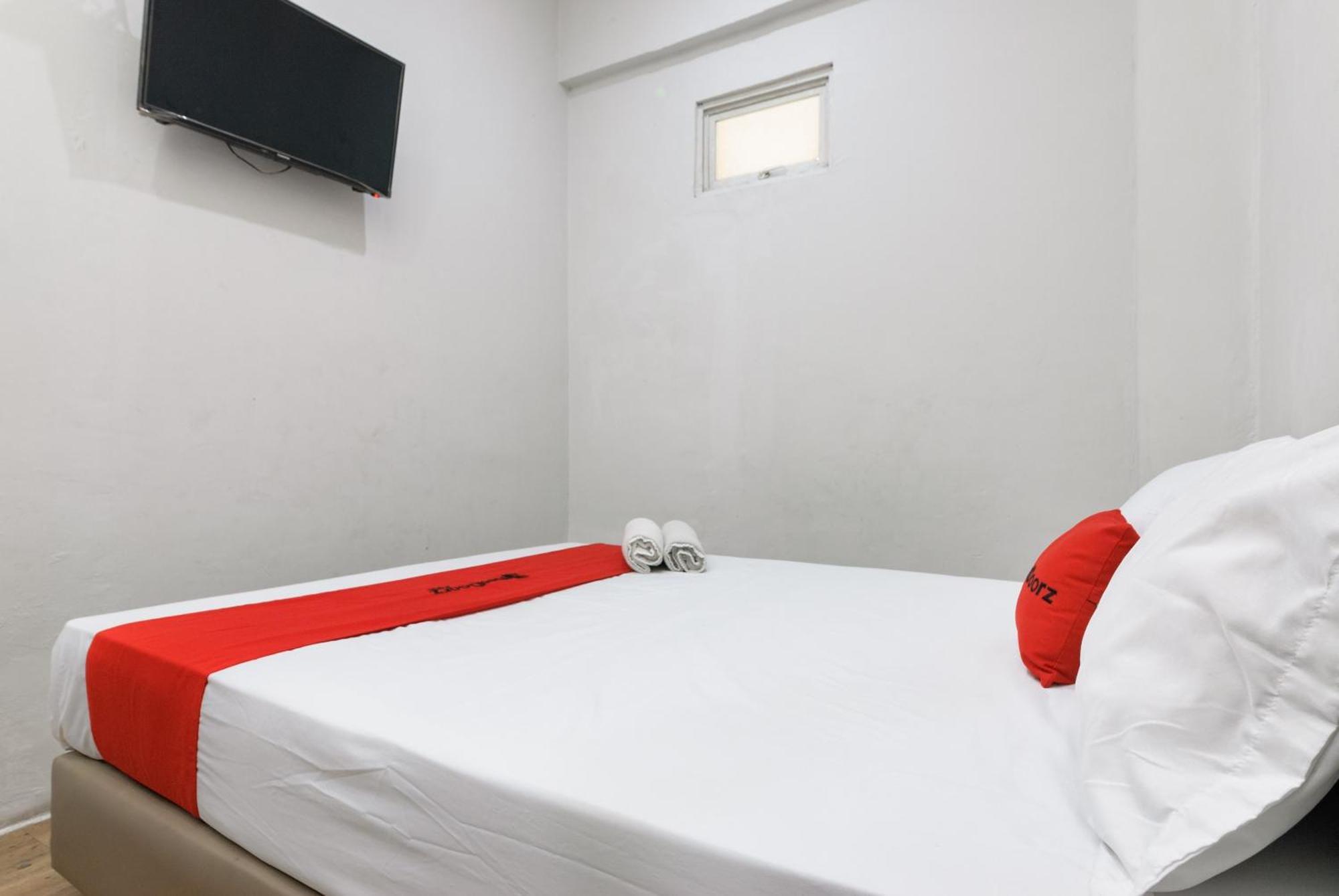 Reddoorz Near Mandaya Royal Hospital Puri 호텔 탕그랑 외부 사진