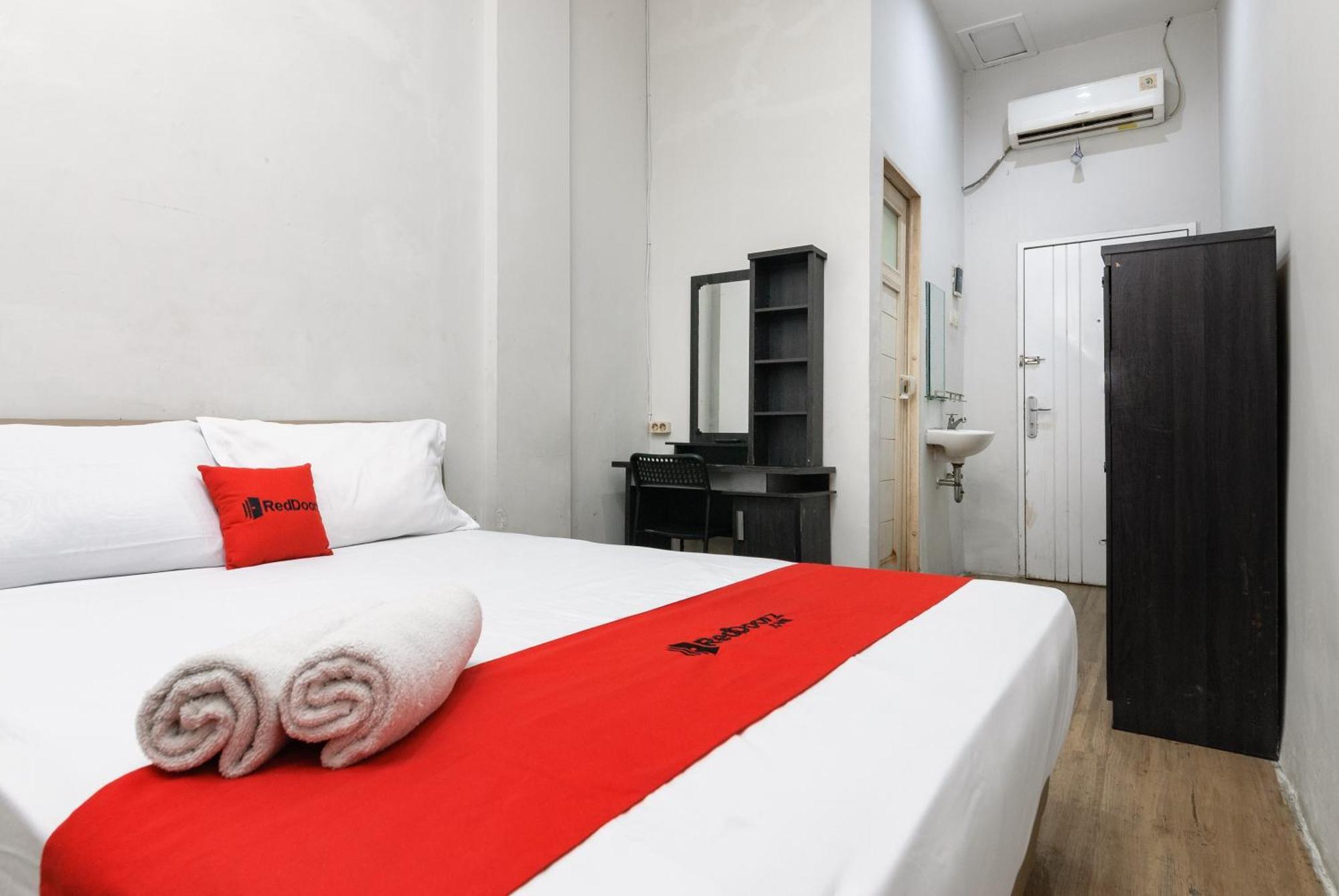Reddoorz Near Mandaya Royal Hospital Puri 호텔 탕그랑 외부 사진