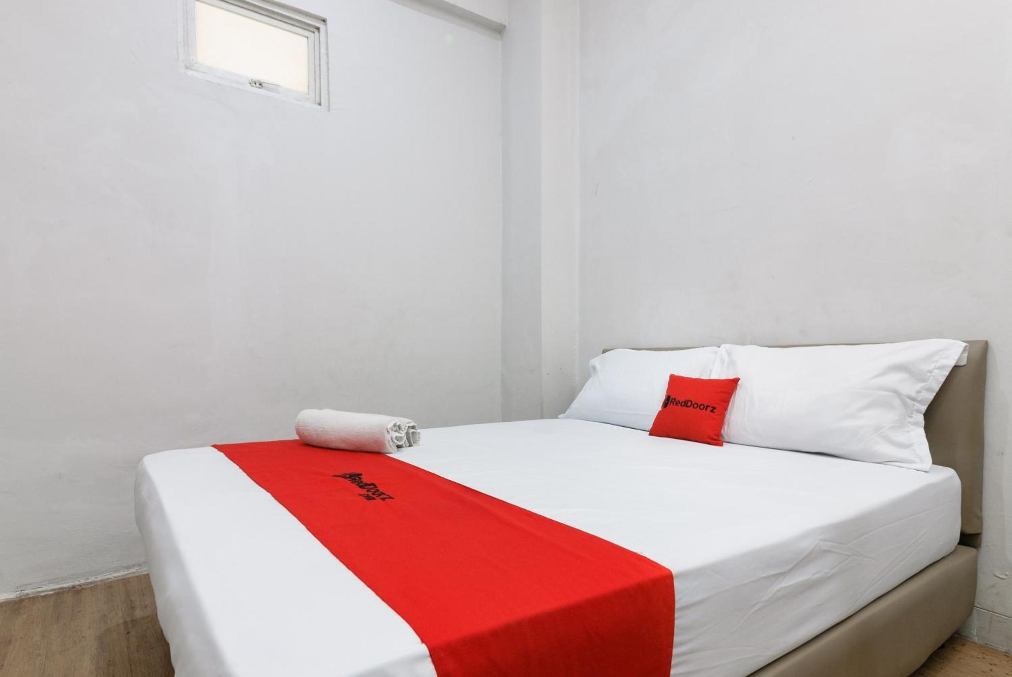 Reddoorz Near Mandaya Royal Hospital Puri 호텔 탕그랑 외부 사진
